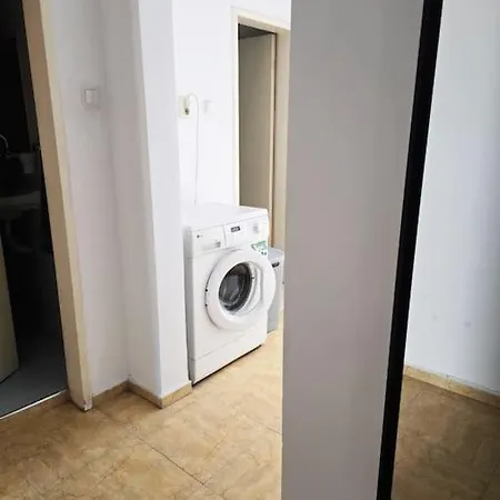 2 Bedroom In Center, Near Metro Апартамент *
