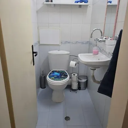 2 Bedroom In Center, Near Metro Апартамент