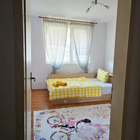 Апартамент 2 Bedroom In Center, Near Metro *
