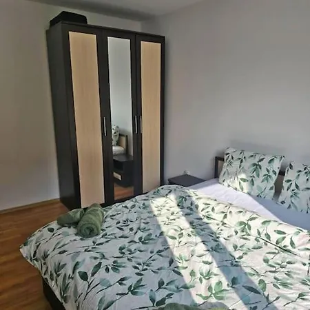 2 Bedroom In Center, Near Metro Апартамент *