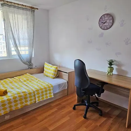 2 Bedroom In Center, Near Metro Апартамент София