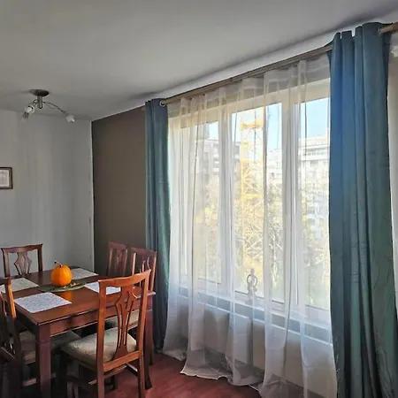 2 Bedroom In Center, Near Metro Апартамент