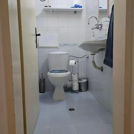 2 Bedroom In Center, Near Metro Апартамент *