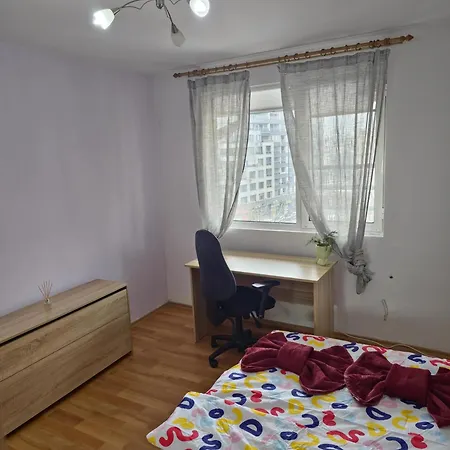 2 Bedroom In Center, Near Metro Апартамент *