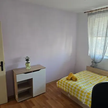 2 Bedroom In Center, Near Metro *
