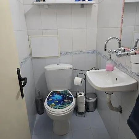 2 Bedroom In Center, Near Metro Διαμέρισμα