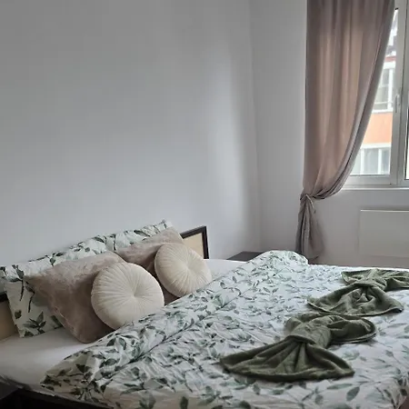 2 Bedroom In Center, Near Metro Διαμέρισμα Σόφια