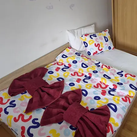 2 Bedroom In Center, Near Metro Apartament